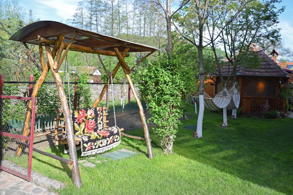 Отель Casa Bunicii Costesti  Экстерьер фото