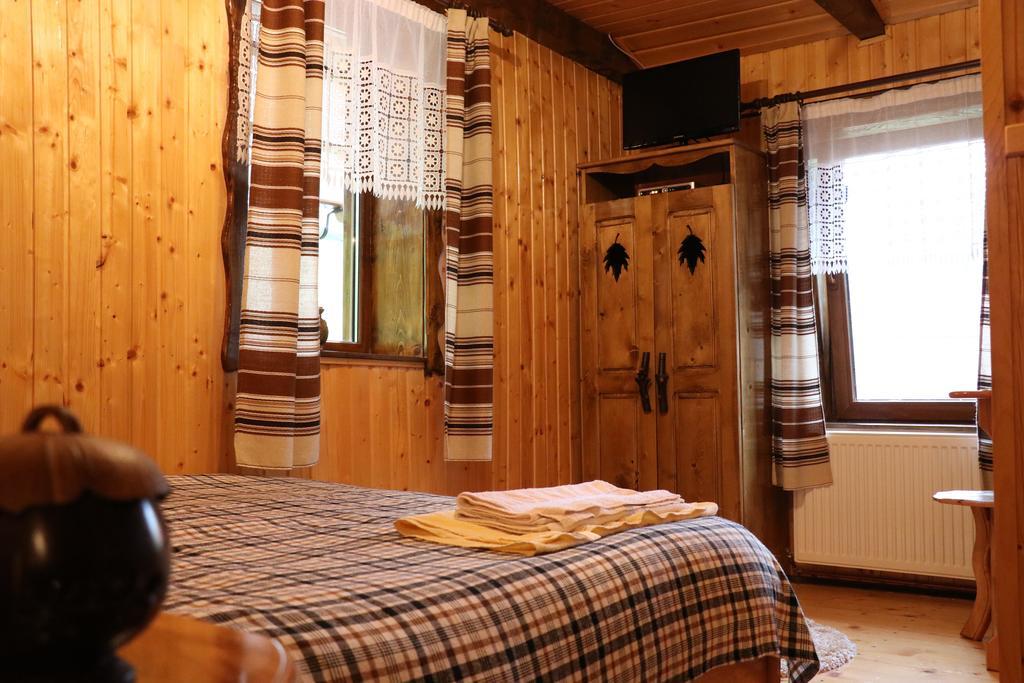 Отель Casa Bunicii Costesti  Экстерьер фото